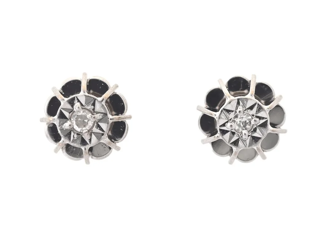 ENSTENSÖRHÄNGEN, 18K vitguld, briljantslipade diamanter 0,02 ctv, diameter 5,3 mm, stift, vikt 1,3 g. — Smycken/Enstensörhängen — Kaplans