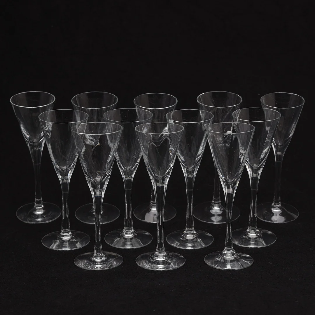 BERTIL VALLIEN. SNAPSGLAS, 12 stycken, "Chateau", Kosta Boda. — Utility glass — Borås Auktionshall