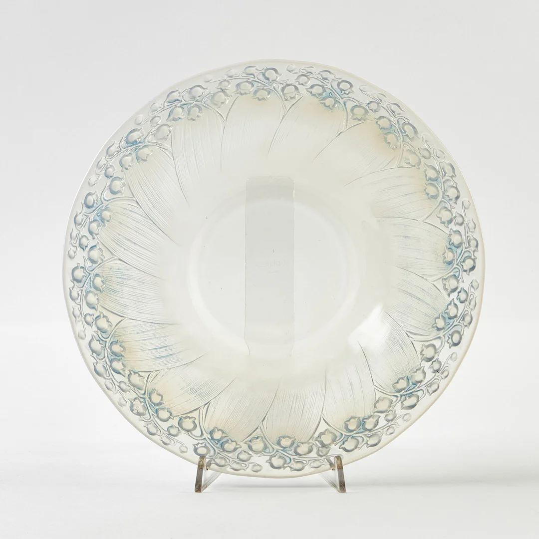 RENÉ LALIQUE. Fat, "Liljekonvalj"/Miguet Design, 1931, sign. Lalique före -45. — Art glass — Stockholms Auktionsverk Magasin 5