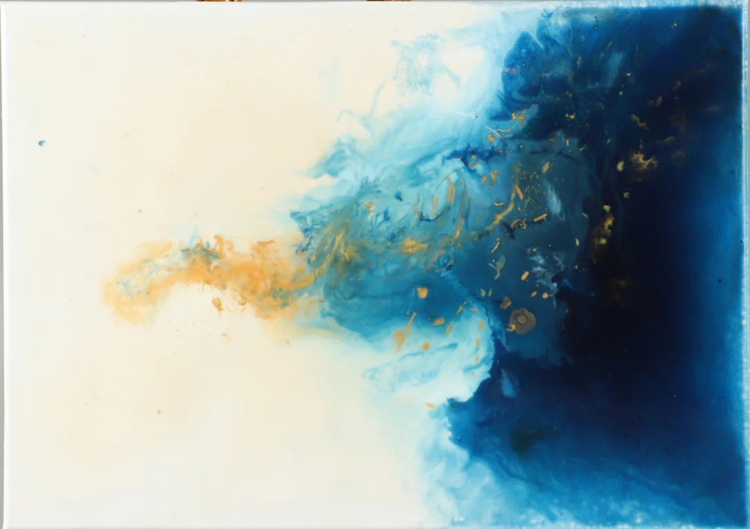 OIDENTIFIERAD KONSTNÄR. "Avalon", resin och akryl, signerad A. Martin. — Paintings — Helsingborgs Auktionskammare