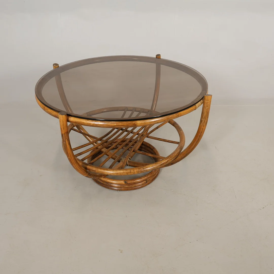 BORD rotting med glasskiva 1900-talets andra hälft. — Tables — Höörs Auktionshall
