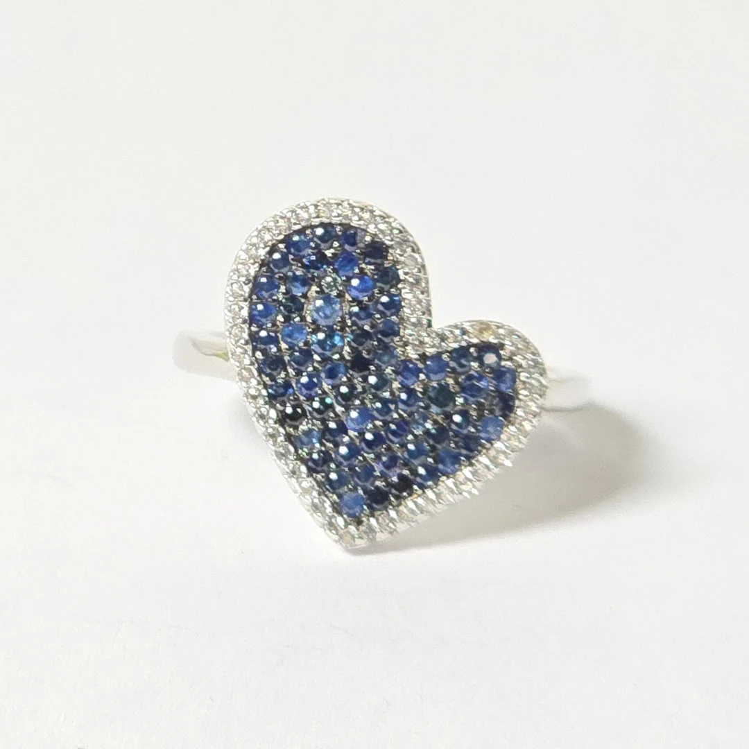 Anillo en plata con baño de oro, zafiros y topacios. — Rings — Barcelona Auctions