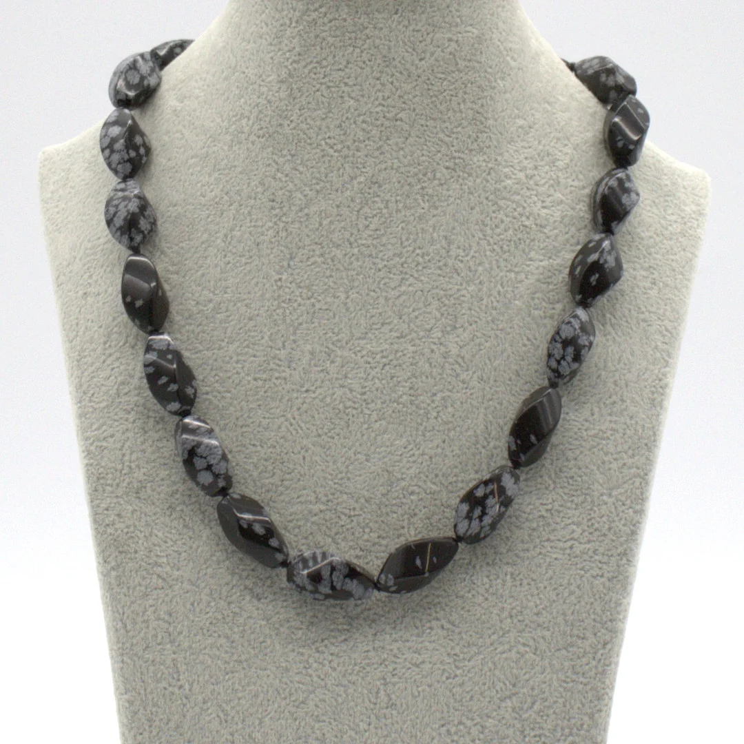 SCHNEEFLOCKENOBSIDIAN-COLLIER MIT SILBERVERSCHLUSS MIT 8N UND STERLING PUNZE. — Necklace — Kunst- und Auktionshaus Kleinhenz