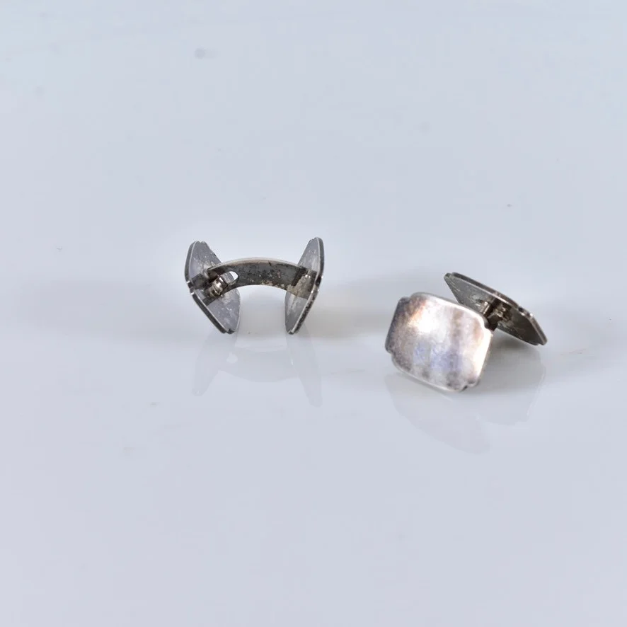 MANSCHETTKNAPPAR, silver, G Dahlgren Malmö 1944. — Cufflinks & Tie Pins — Halmstads Auktionskammare