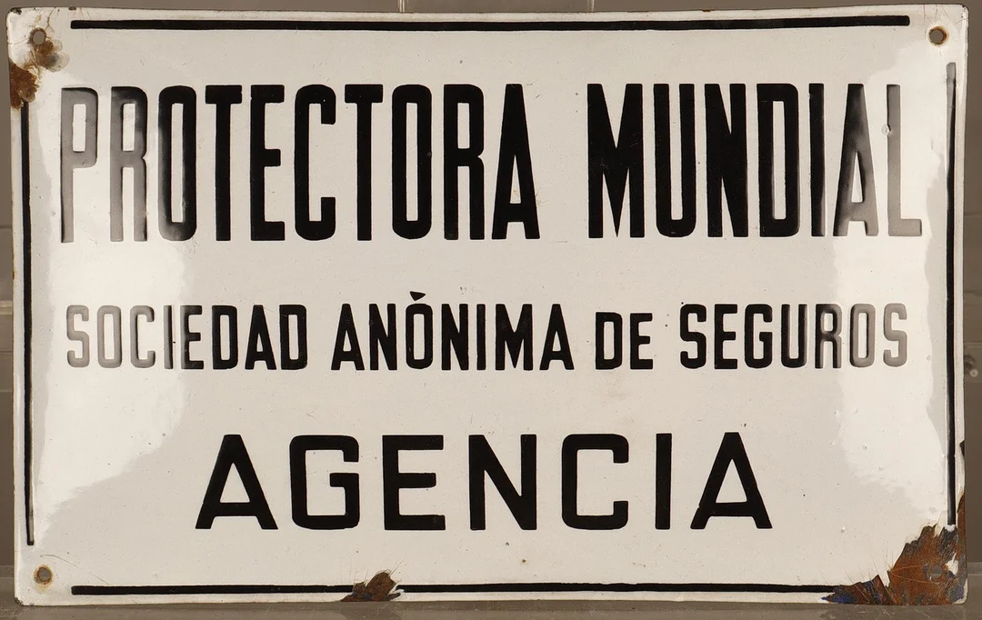 Protectora Mundial, placa publicitaria en hojalata estampada y pintada. — Other collectables — Barcelona Auctions