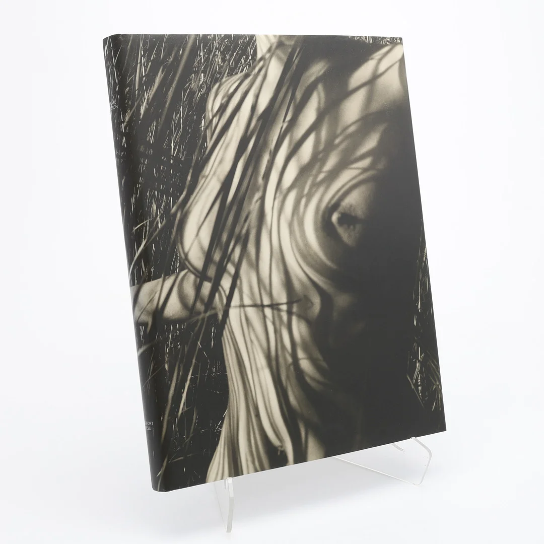 MIKAEL JANSSONS SVARTVITA FOTOGRAFIER I FÖRSTA ENGELSKA UPPLAGAN, 1999. — Books — Crafoord Auktioner Lund