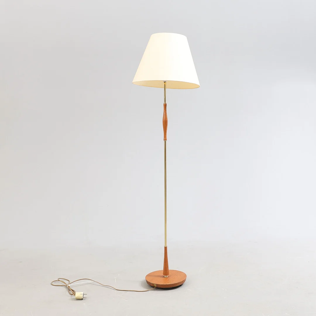 GOLVLAMPA, teak & mässing, 1960-/70-tal. — Floor lights — Gomér & Andersson Nyköping