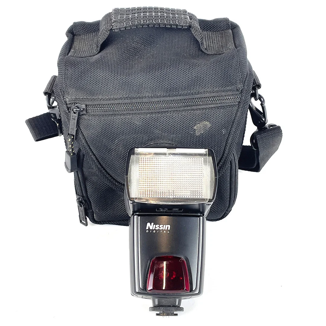 BLIXT, SPEEDLITE Di622, för Nikon iTTL Digitala Kameror med kamraväska. — Cameras & accessories — Roslagens Auktionsverk
