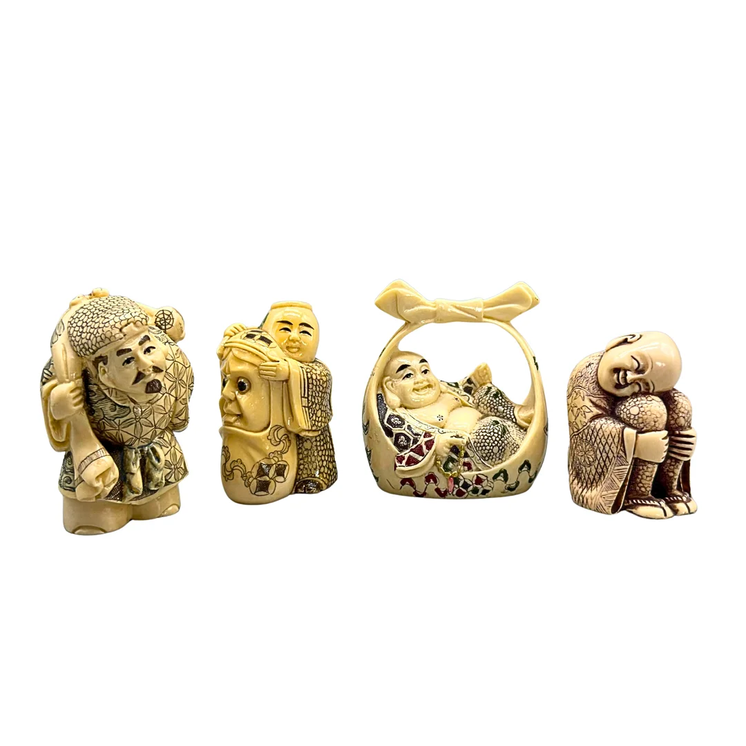VIER ASIATISCHE BUDDHA FIGUREN. — Other — Auktionshaus Stuber's Hammerschlag