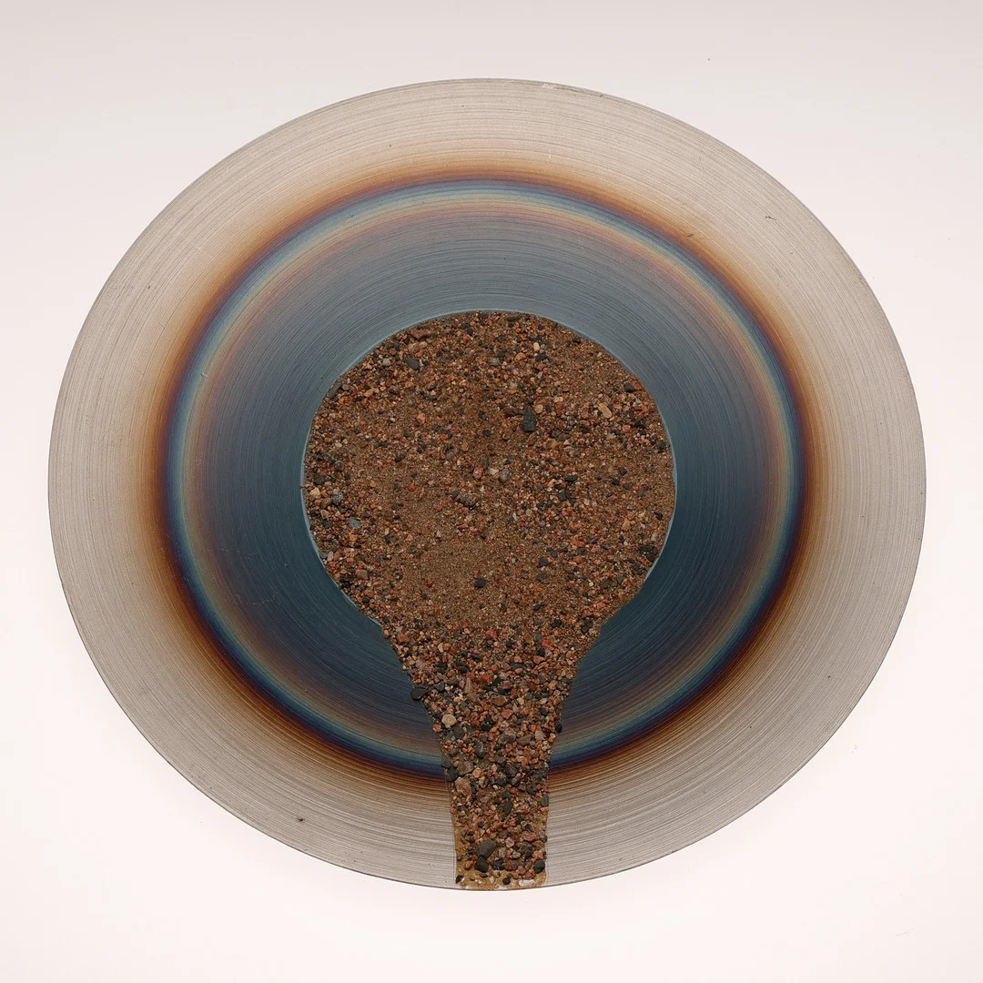 LAPIN PAJA. Väggdekoration, " Spilling sand", Finland, 1970-tal, keramik. — European — Auktionsbyrån Varberg