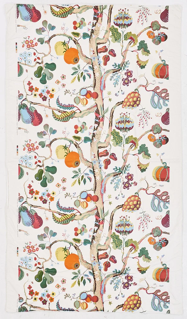 ÖVERKAST, med textilen "Vegetable Tree", Josef Frank, Firma Svenskt Tenn, fodrat. — Textiles — Stockholms Auktionsverk Magasin 5