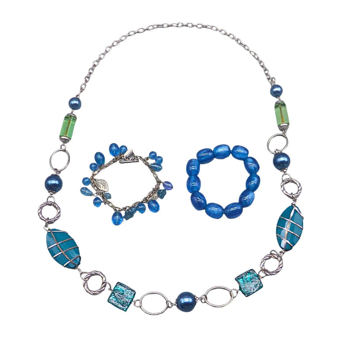 BLAU-TÜRKISES SCHMUCKSET AUS HALSKETTE UND ZWEI ARMBÄNDERN. — Jewellery — Auktionshaus Stuber's Hammerschlag