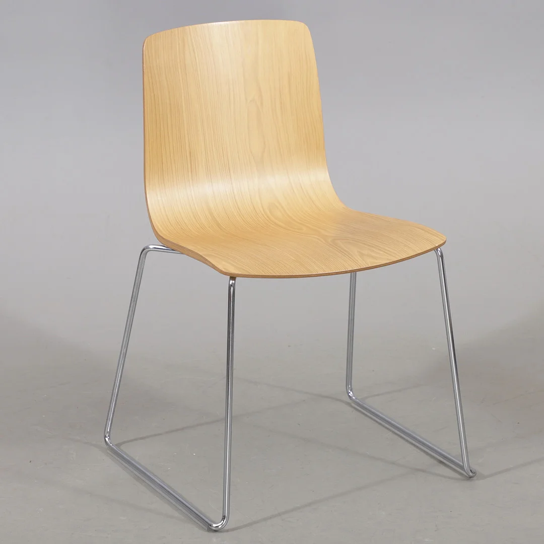ANTTI KOTILAINEN. Stol, "Aava", Arper, Italien. — Armchairs & Chairs — Växjö Auktionskammare