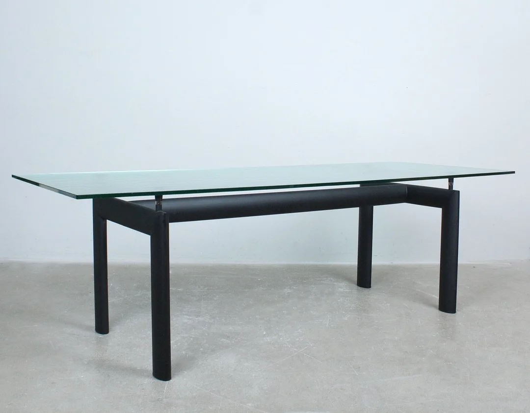 LE CORBUSIER. für Cassina, Esstisch / Tisch, Modell 'LC 6', Metallgestell, Glasplatte, Entwurf 1928, Italien. — Tables — Stockholms Auktionsverk Düsseldorf/Neuss