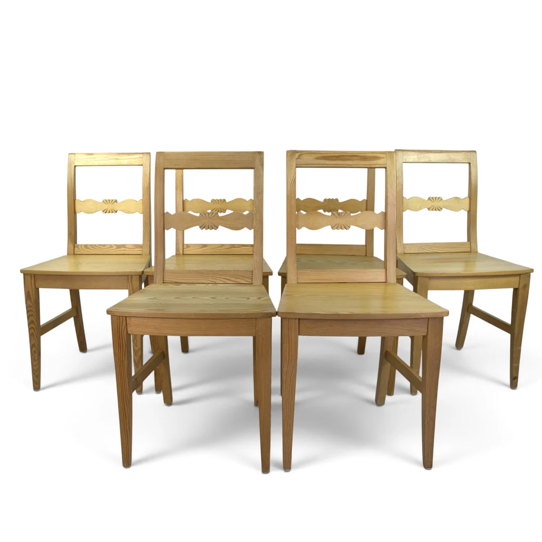STOLAR, 6 st. empirestil, furu, ryggbricka med skuren dekor, nutida. — Armchairs & Chairs — Höganäs Auktionsverk