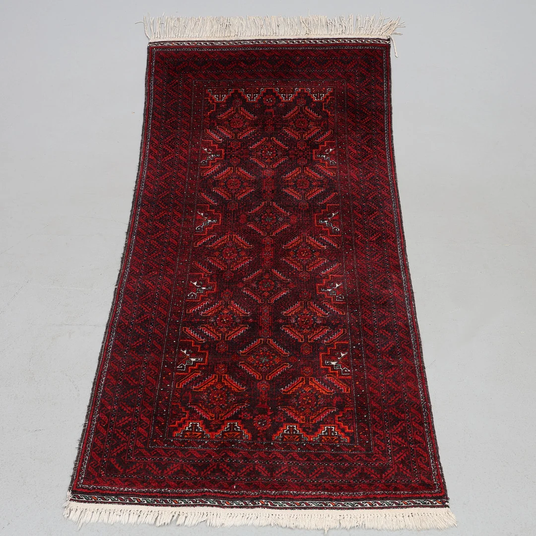 MATTA, orientalisk, ca 185 x 95cm. — Oriental Carpets & Textiles — Gomér & Andersson Jönköping