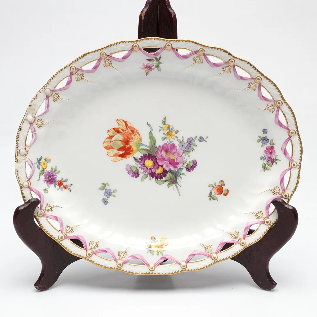 ROYAL COPENHAGEN. Fat, "Sachsisk blomster", porslin, Danmark. — European — Gomér & Andersson Linköping