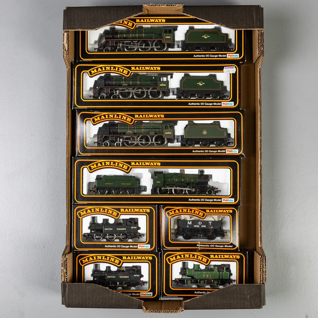 TRAY OF OO GAUGE MAINLINE LOCOS. — Model railways — Griffin’s Auctioneers