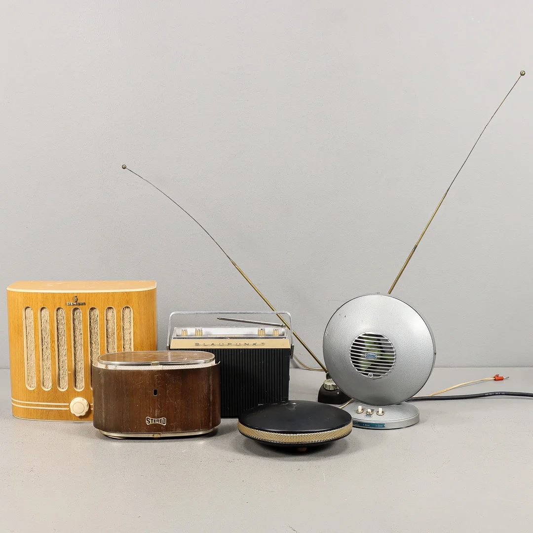 PARTI Högtalare och radioapparat med mera, 1900-talets mitt. — Audio, Vinyl & Hi-Fi — Karlstad Hammarö Auktionsverk