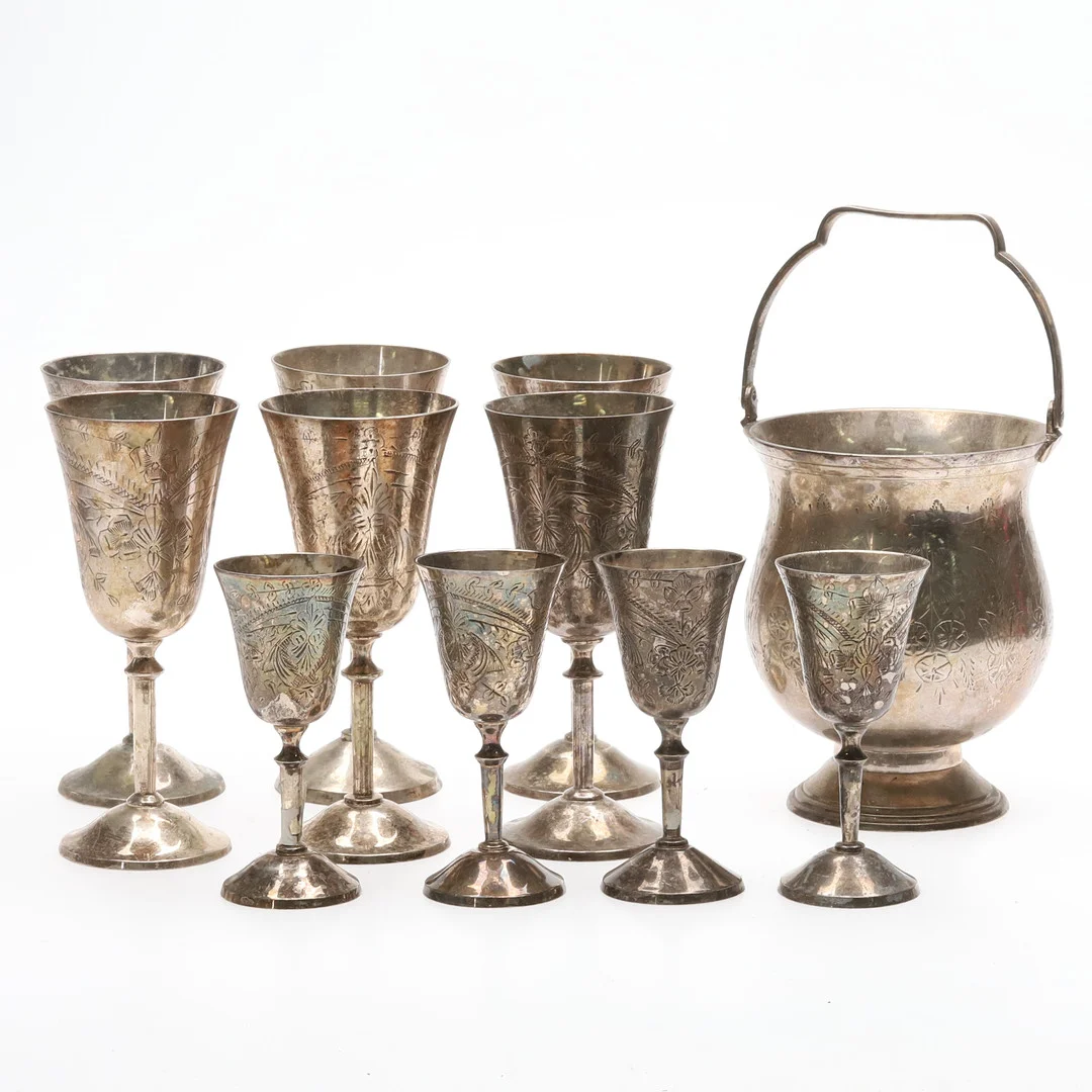 ISHINK OCH BÄGARE , 11 DELAR, nysilver, 1900 talet. — Pewter, Brass & Copper — Örebro Stadsauktioner