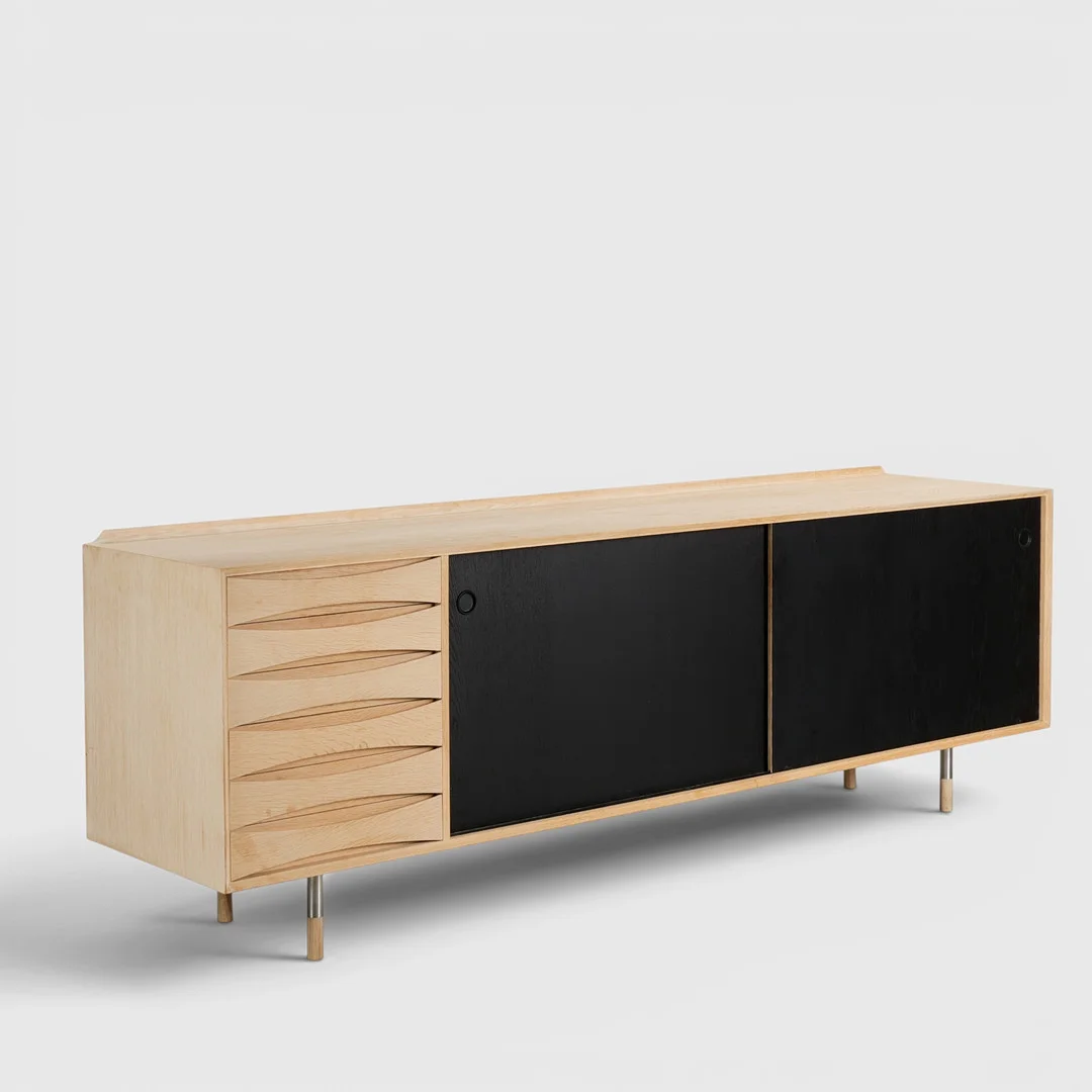 ARNE VODDER. Skænk af eg med skydelåger og skuffer, kehlet bagkant, P. Jeppesen Møbelfabrik, Danmark, formgivet 1950'erne. — Cupboards, Cabinets & Shelves — Palsgaard Kunstauktioner