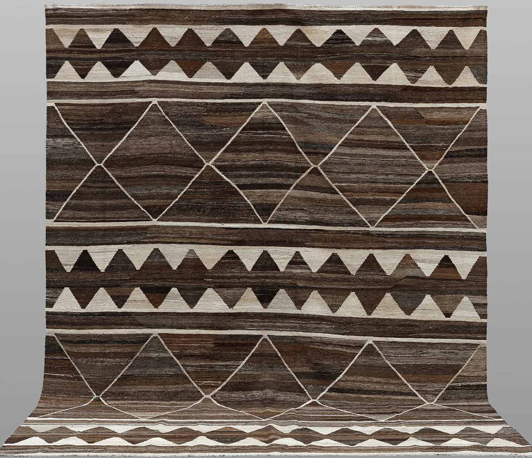 MATTA. Kelim Marocko design, 301 x 250 cm. — Oriental Carpets & Textiles — Södermanlands Auktionsverk