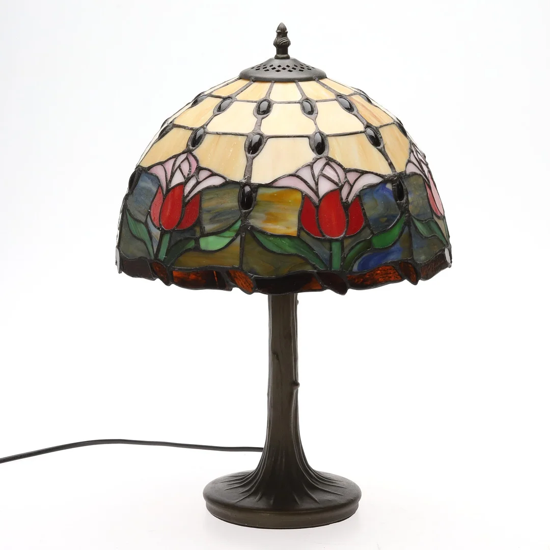 BORDSLAMPA, Tiffany-stil, byinfattat glas, 1900-talet. — Table Lamps — Örebro Stadsauktioner