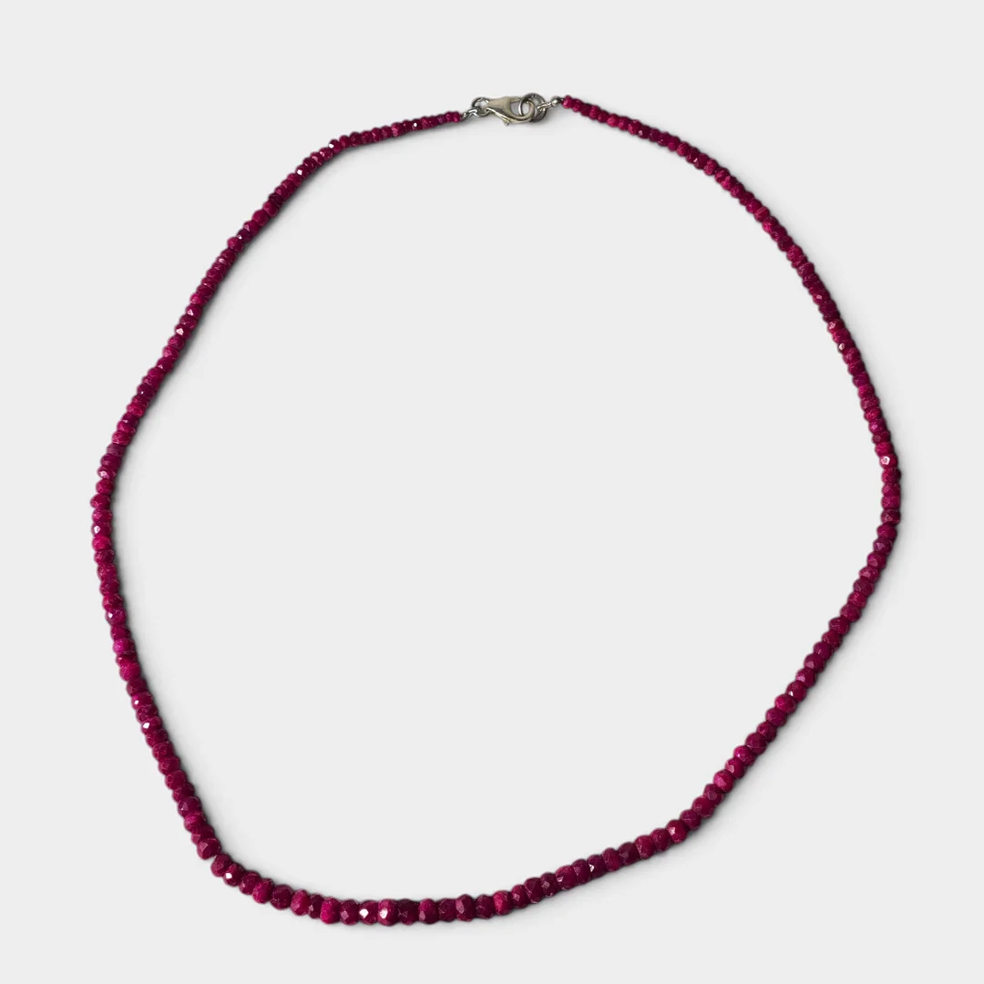 Collar con cuentas de rubí y cierre de plata. — Necklace — Barcelona Auctions