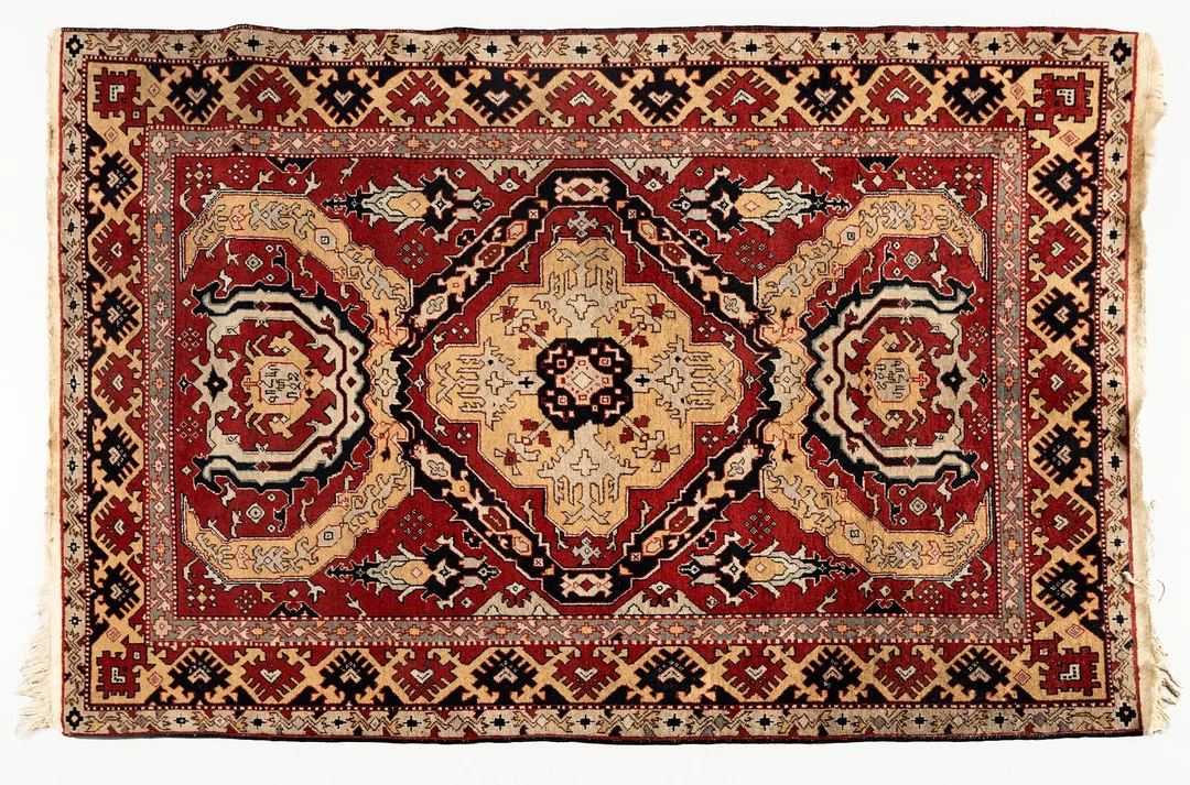 MATTA, Gervan, Persisk, 1900-tal. (190 × 138 cm). — Persian Carpets & Textiles — Norrlands Auktionsverk
