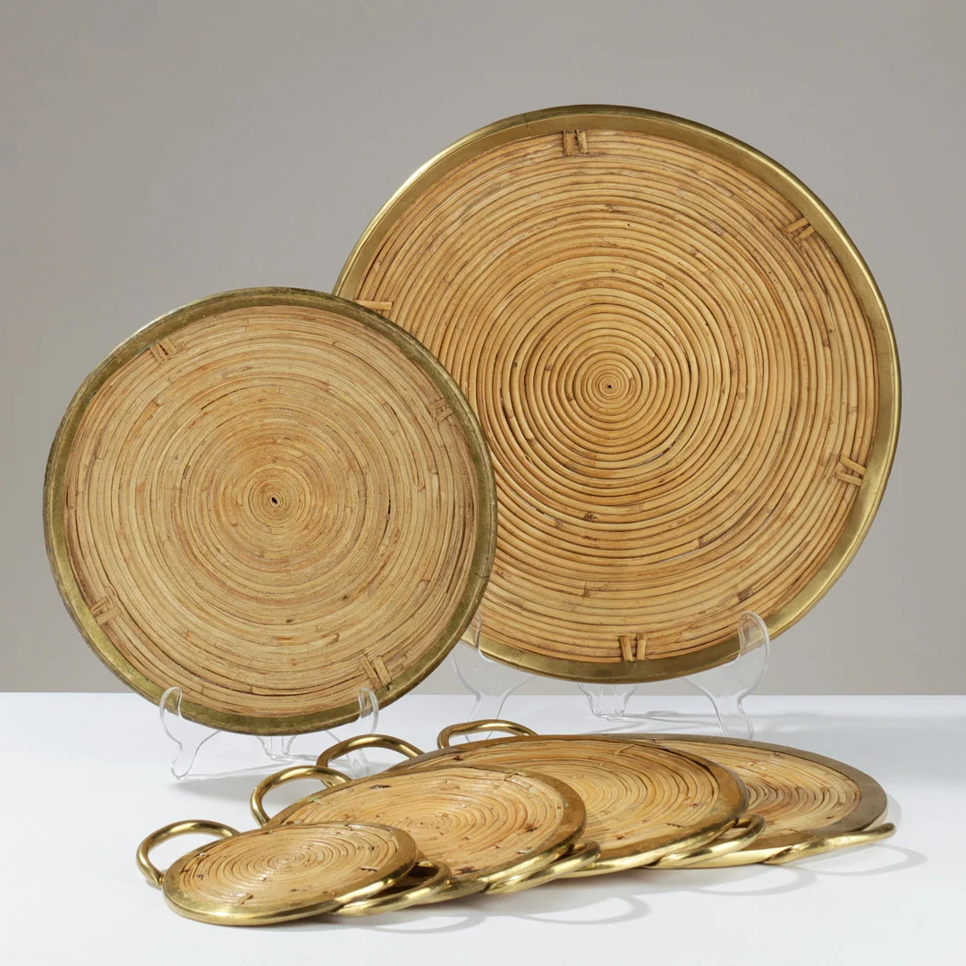 En samling bakker og skåle af rattan og messing, Gabriella Crespi stil, (6). — Other collectables — Palsgaard Kunstauktioner