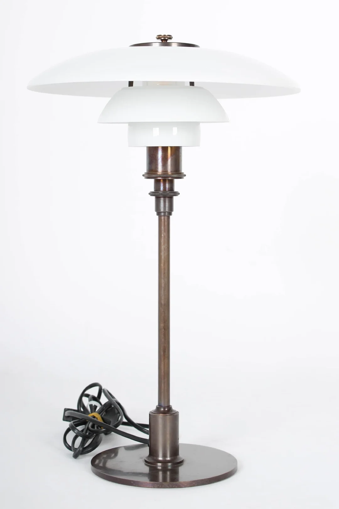 Poul Henningsen. TrePH, anniversary model — Lamps and lighting/Table lamps — Lauritz