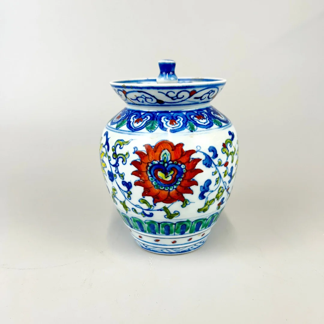 CHINESE WUCAI STYLE VASE. — Ceramics & Porcelain — Chalkwell Auctions