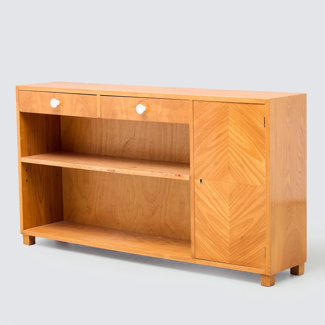 BOKHYLLA. Alm, Sverige, 1940-tal. — Cupboards, Cabinets & Shelves — Uppsala Auktionskammare