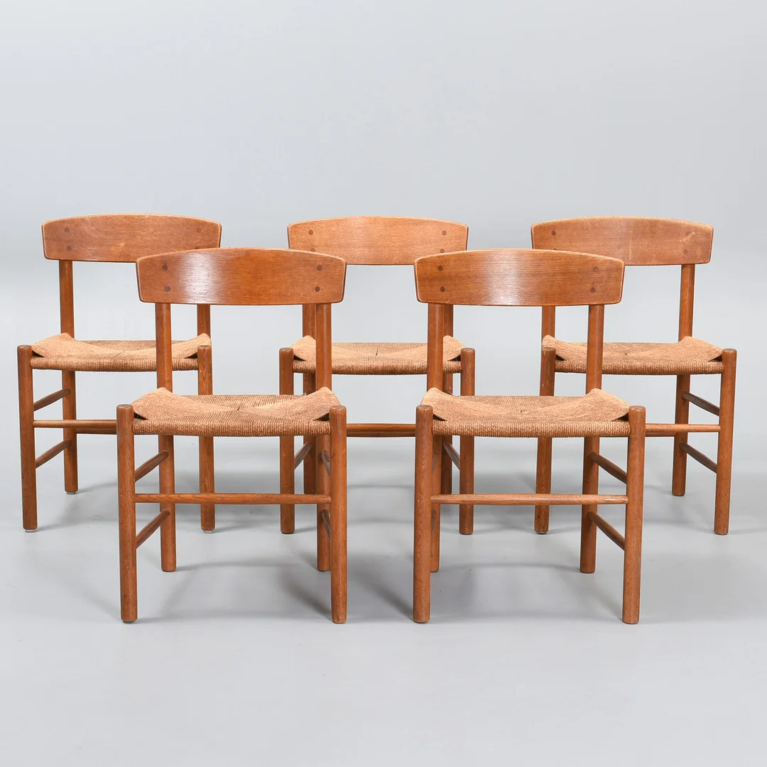 BØRGE MOGENSEN. Et sæt af fem "Folkestole" med stel massivt egetræ, model J 39, FDB Møbler, Danmark, formgivet 1947. — Armchairs & Chairs — Sørensen Auktioner