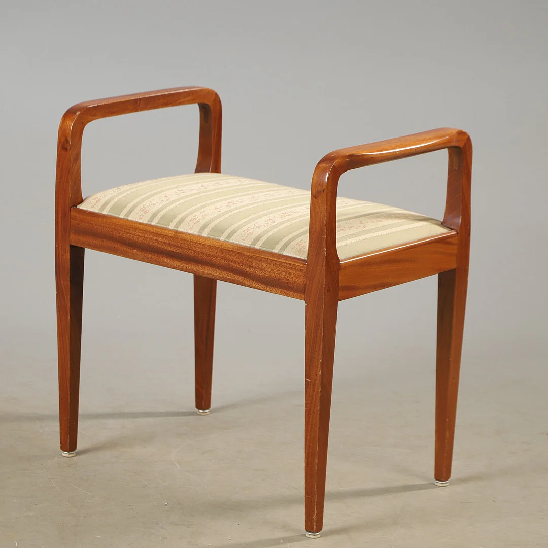 Mahagoni-Hocker, Mitte des 20. Jahrhunderts, Länge 61, Breite 38, Höhe 61 cm. — Armchairs & Chairs — Auktionshaus Blank
