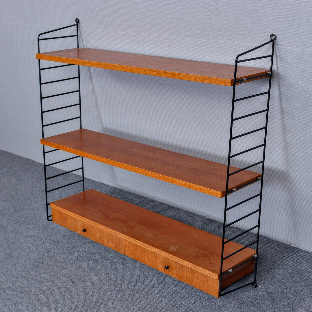 STRINGHYLLA MED LÅDOR. — Cupboards, Cabinets & Shelves — Auktionskammaren Sydost Kalmar