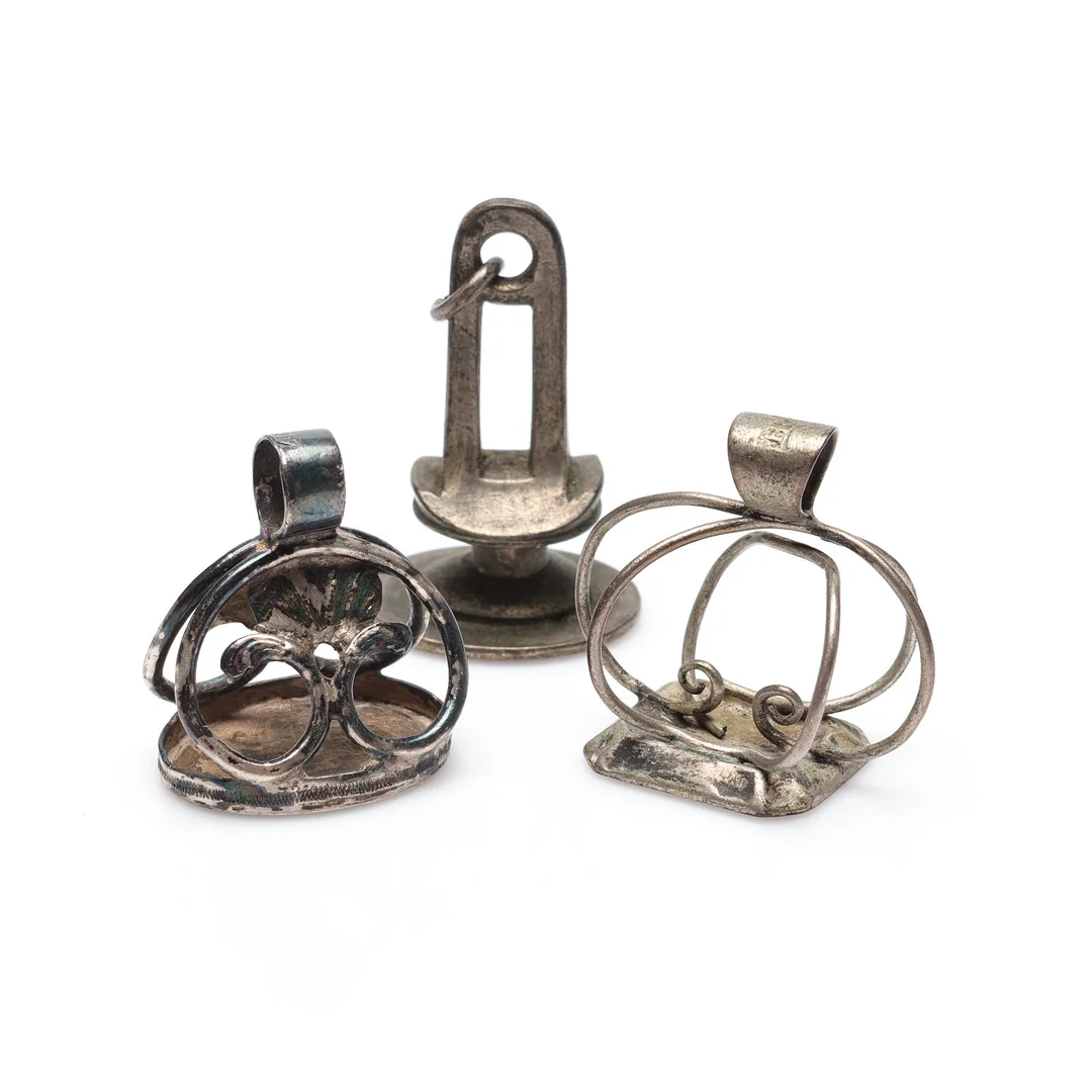 SIGILL, 3 st, silver, metall, järn, 1800-tal. — Silver — Gomér & Andersson Linköping