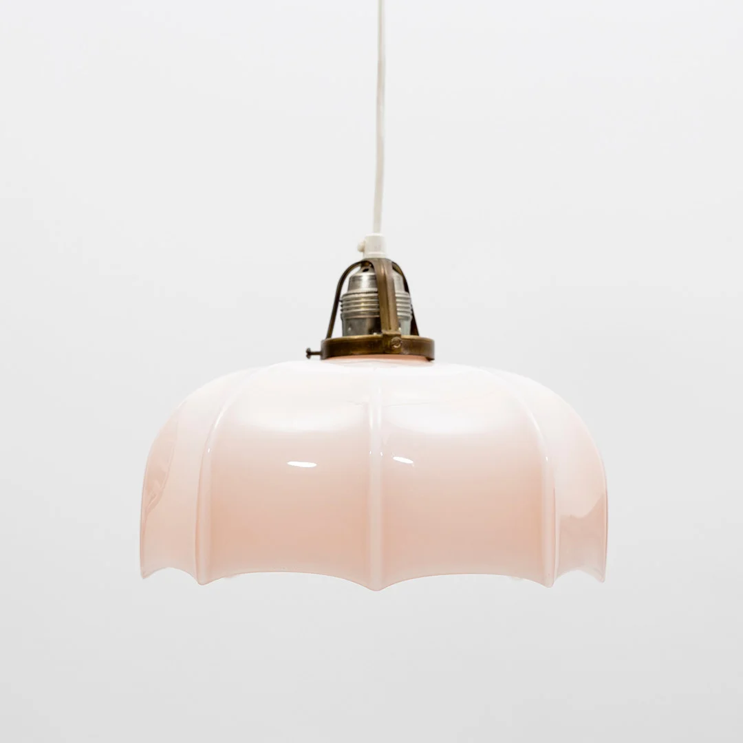 TAKLAMPA, glas, 1920-tal, höjd ca 19,5 cm. — Ceiling lights — Auktionshuset Kolonn