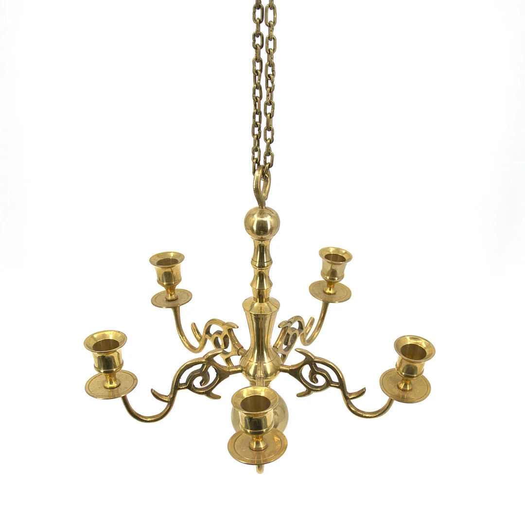 LJUSKRONA, fem ljushållare, mässing, nutida. — Chandeliers — Höganäs Auktionsverk