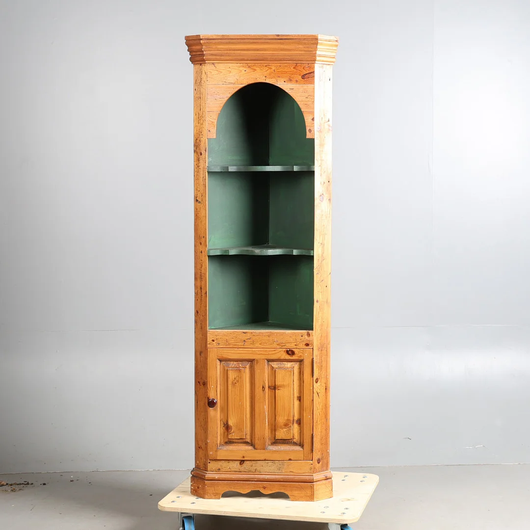A 20TH CENTURY PINE STANDING CORNER CUPBOARD. — Cupboards, Cabinets & Shelves — Bishop & Miller