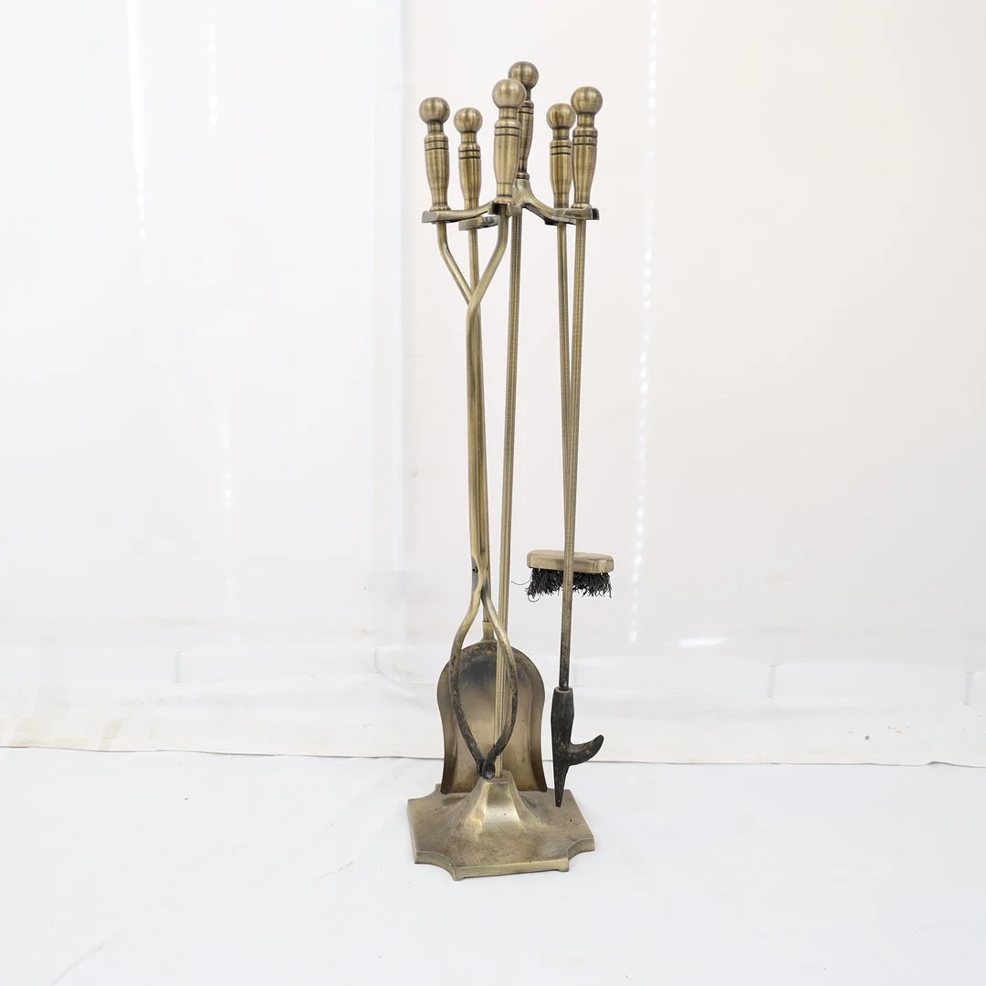 BRASSTÄLL MED UTENSILIER, mässing, 1900-tal. — Pewter, Brass & Copper — Falun Auktionsbyrå