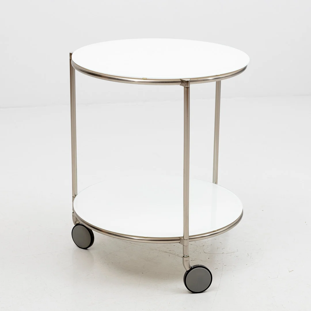 EHLÉN JOHANSSON. Sidebord, på hjul, ett par, "Strind", glas och kromad metall, IKEA, 1900-talets andra hälft. — Tables — Auktionshuset Kolonn