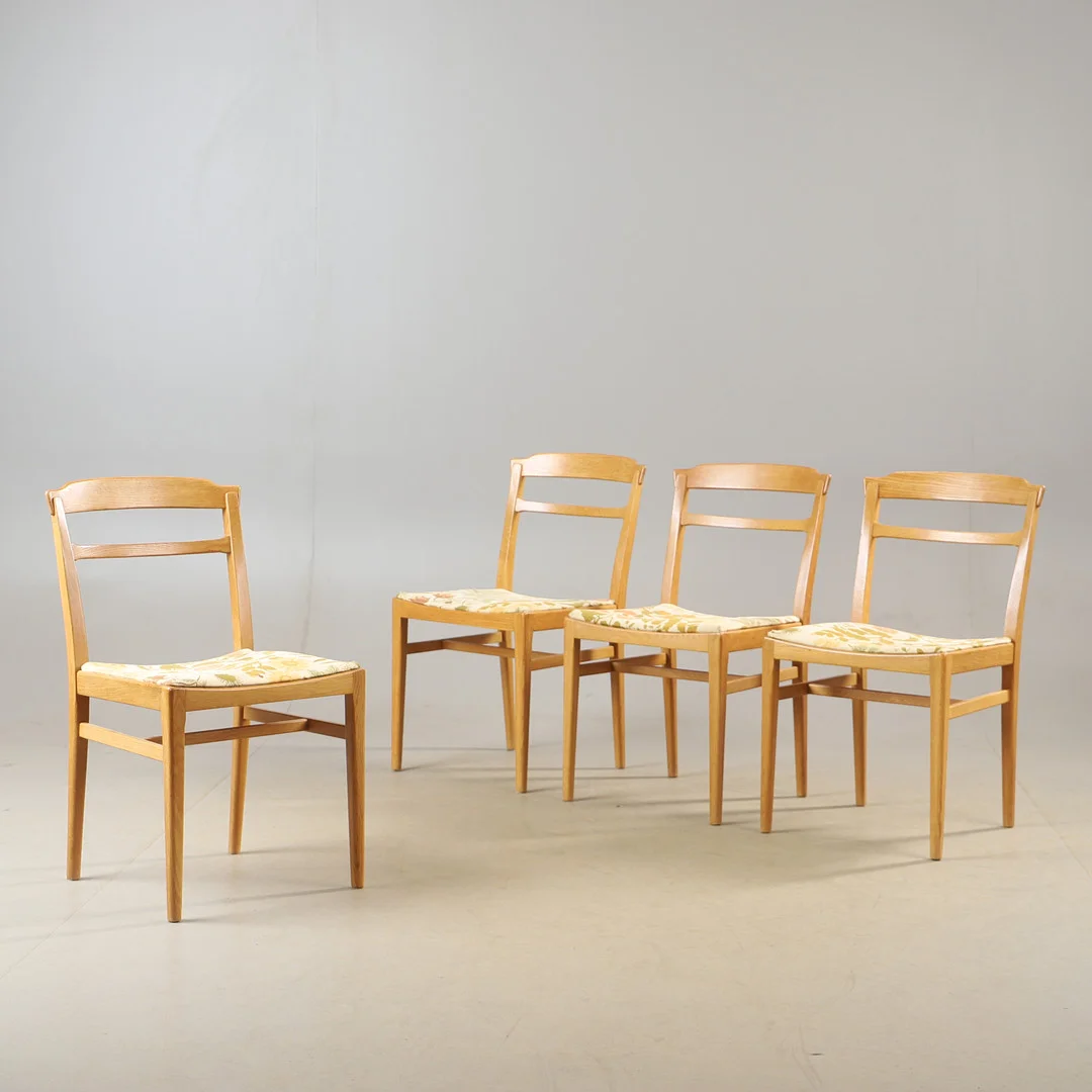 ERIK WÖRTZ. Stolar, 4 stycken, "Petra, Diné", ek, IKEA, 1900-talets mitt. — Armchairs & Chairs — Helsingborgs Auktionskammare