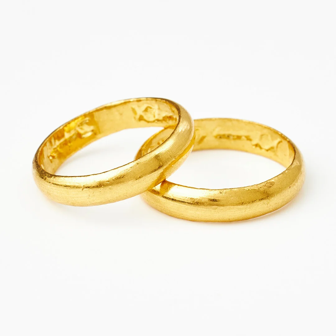 RINGAR, 2 st., finguld, släta modeller. — Rings — Stockholms Auktionsverk Magasin 5