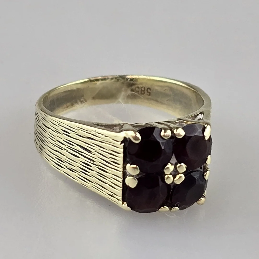 GRANATRING - Gelbgold 585/000 (14K), Ringgröße 52. — Rings — Auktionshaus Blank