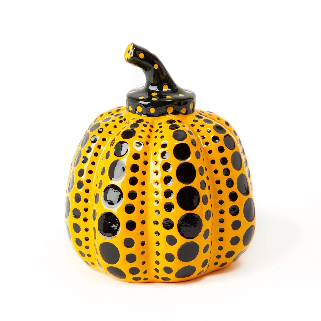 YAYOI KUSAMA. Efter, skulptur, ”Pumpa”, målad och gjuten resin, 2000-tal. — Sculptures & Bronzes — Stockholms Auktionsverk Göteborg