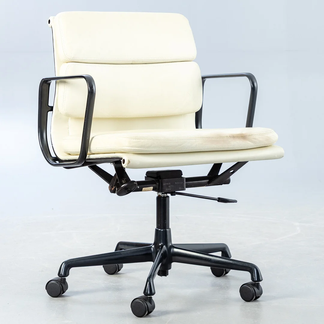 RAY & CHARLES EAMES. Bürostuhl, EA 217, Softpad, Herman Miller/Vitra. — Armchairs & Chairs — Stockholms Auktionsverk Hamburg