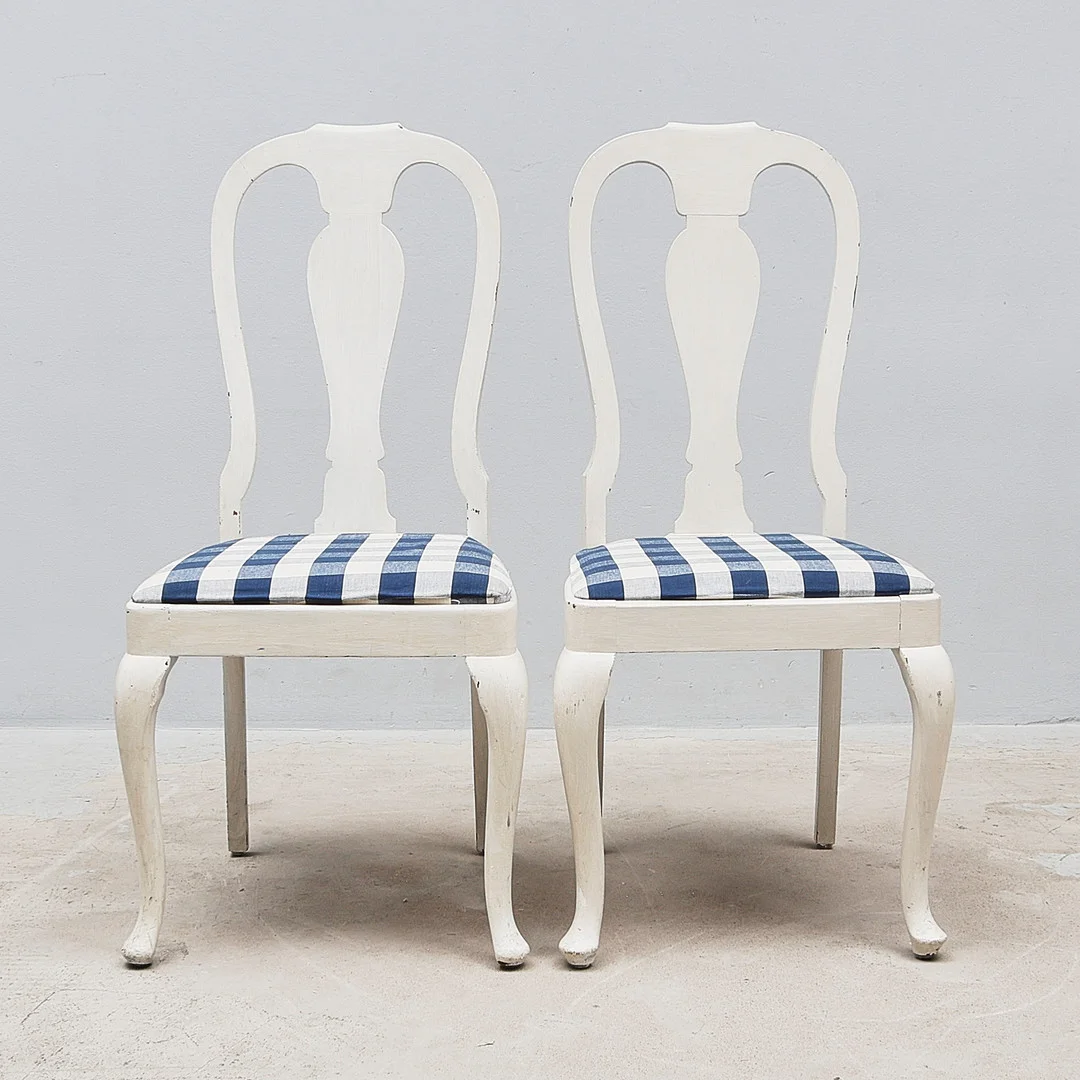 STOLAR 1 PAR, Rokokostil. — Armchairs & Chairs — Metropol Auktioner
