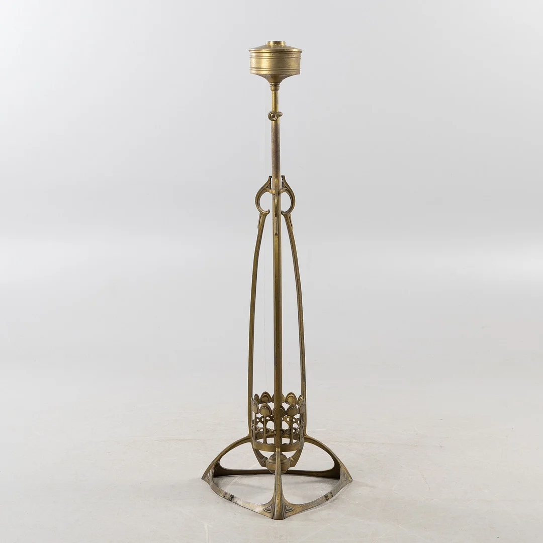 GOLVFOTOGENLAMPA, mässing, jugend. — Floor lights — Stockholms Auktionsverk Helsingborg