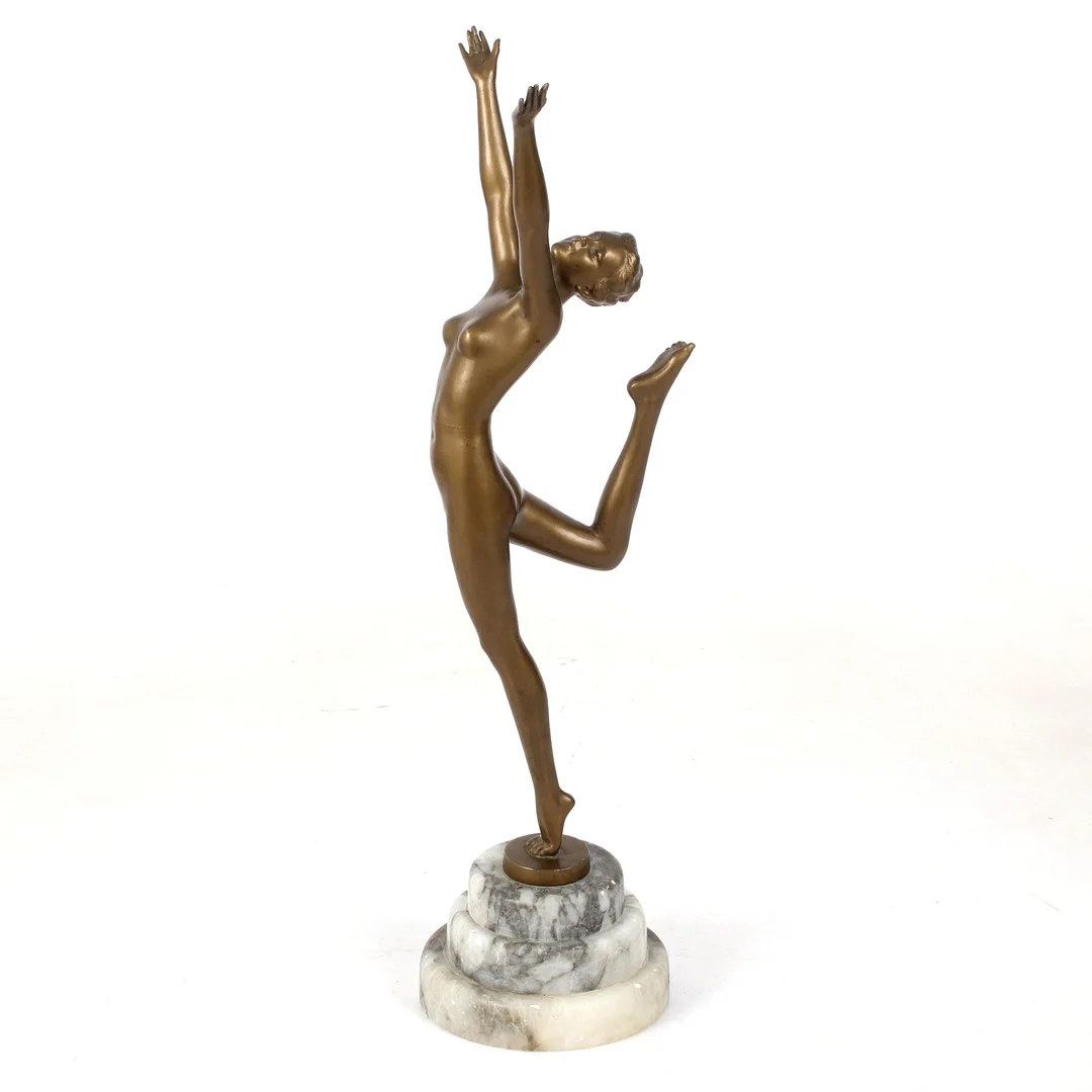 SKULPTUR, Kvinna, patinerad brons på stensockel, 1900-tal. — Sculptures & Bronzes — Stadsauktion Sundsvall